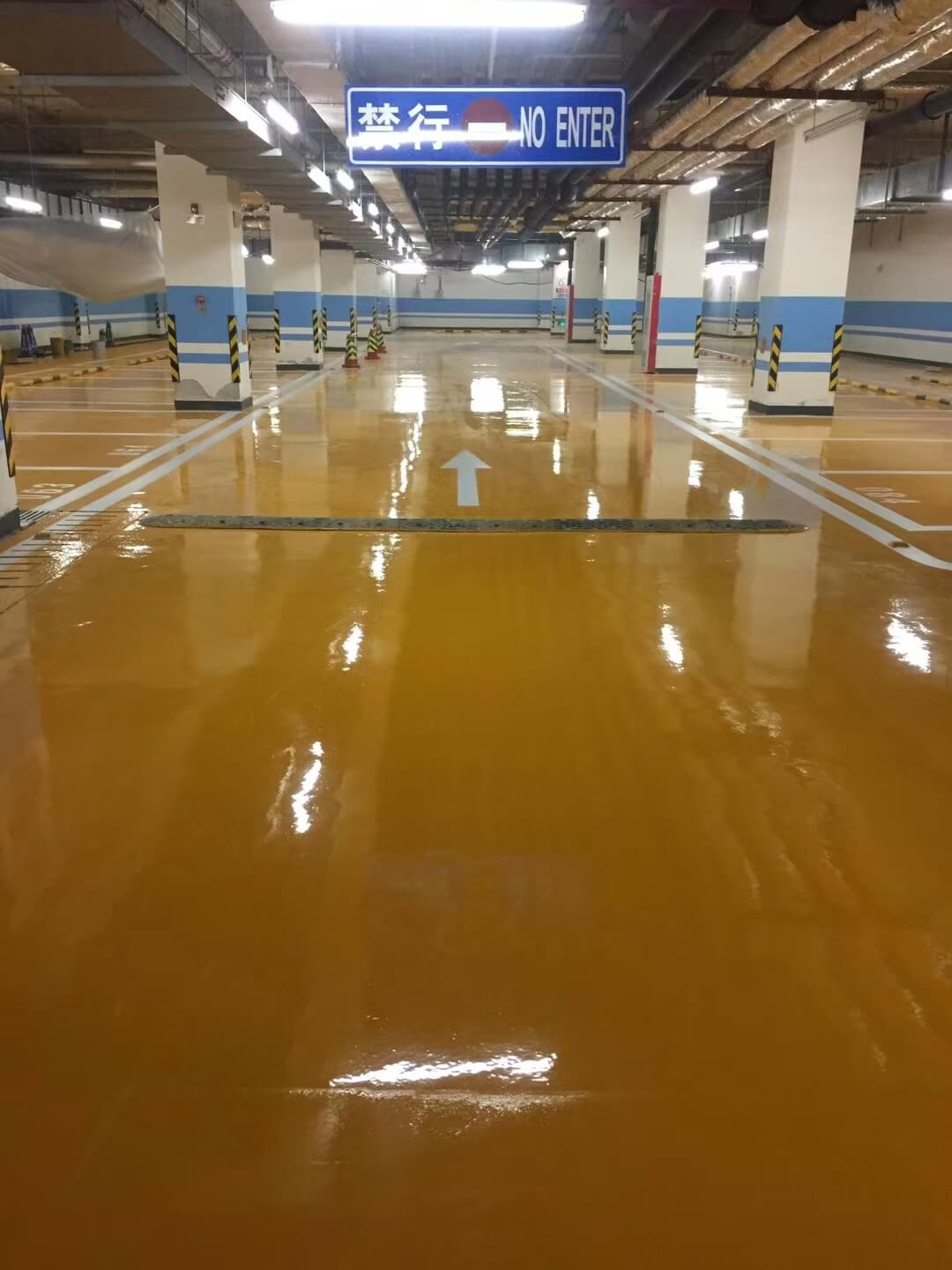 环氧地坪漆涂装时对混凝土伸缩缝的处理方式: