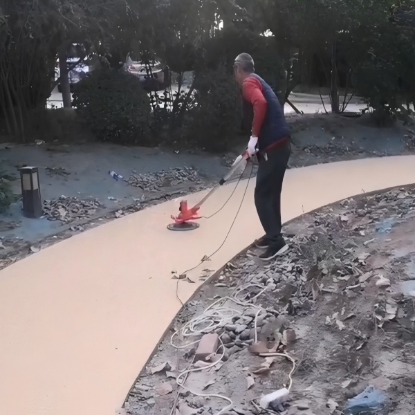 行业标杆：大兴首创美澜湾米黄色胶粘石透水铺装工程全流程施工 |